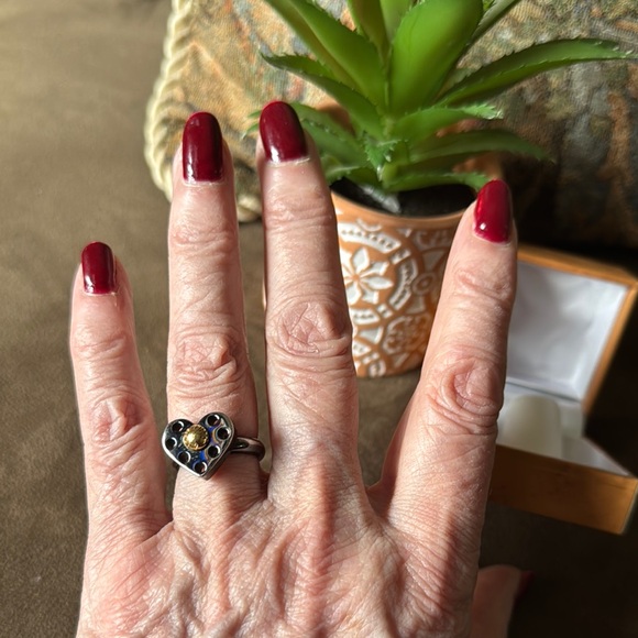 Elegant Louis Vuitton Black and Gold Heart Ring
Box Not Included like New - Picture 6 of 6